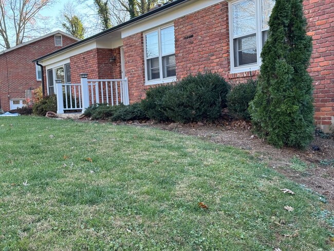 Building Photo - East AVL - Three Bedroom, 3 Bathroom Brick...