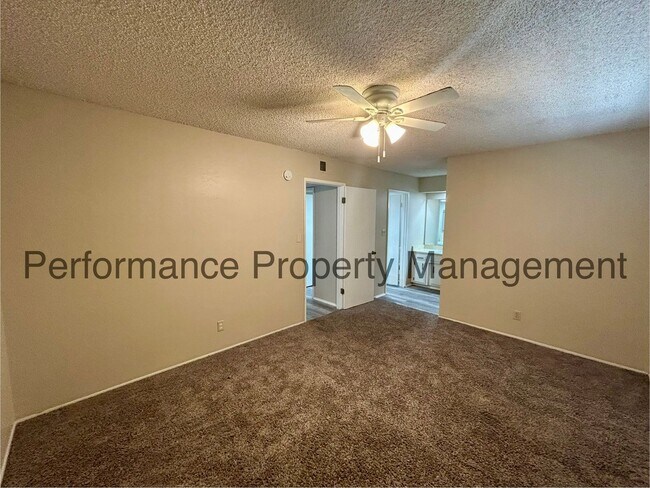Building Photo - Dreamy 3 Bed/2 Bath Condo in SE Bakersfiel...