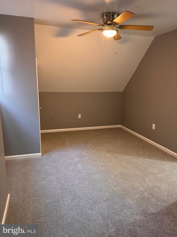 Building Photo - 33178 Woodland Ct N