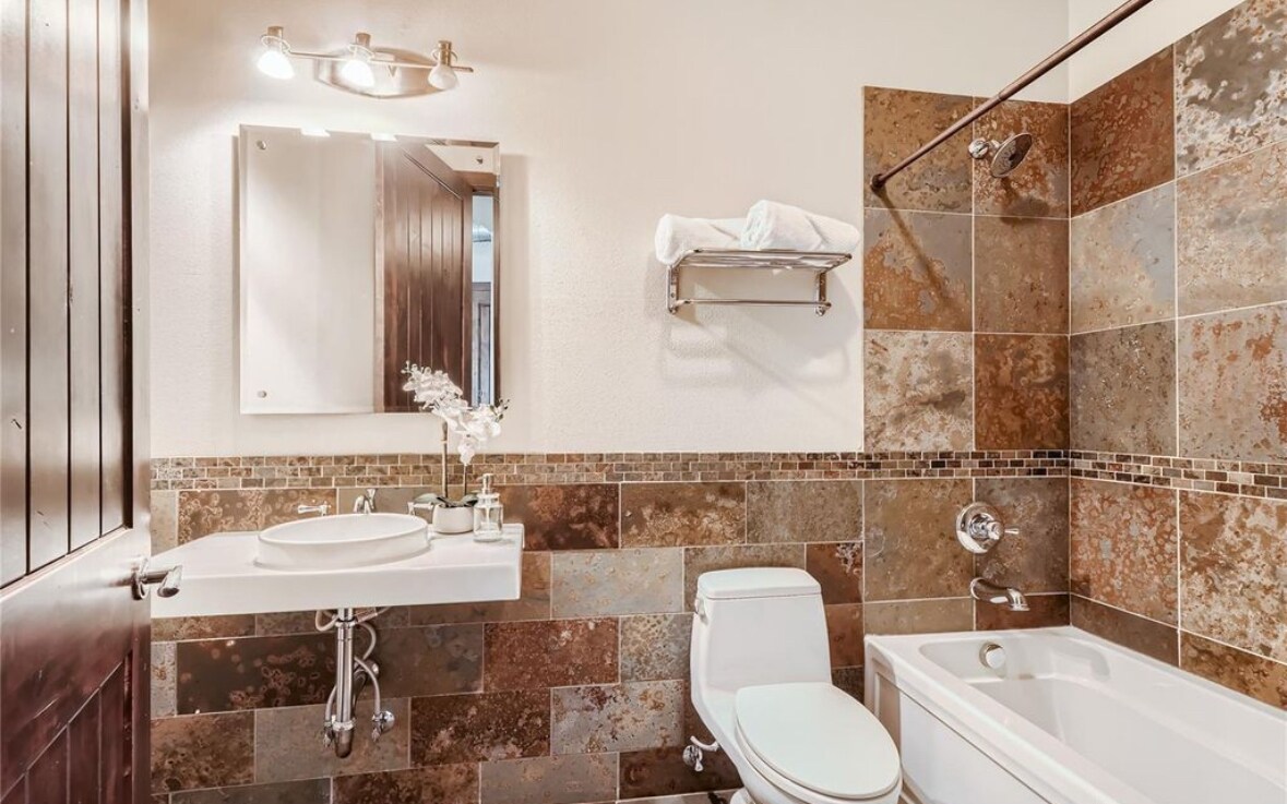 Building Photo - 2101 Larimer St