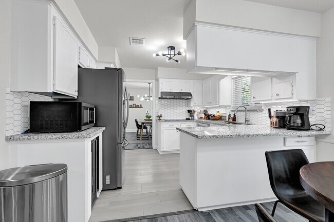 Building Photo - 25418 Tuckahoe Ln