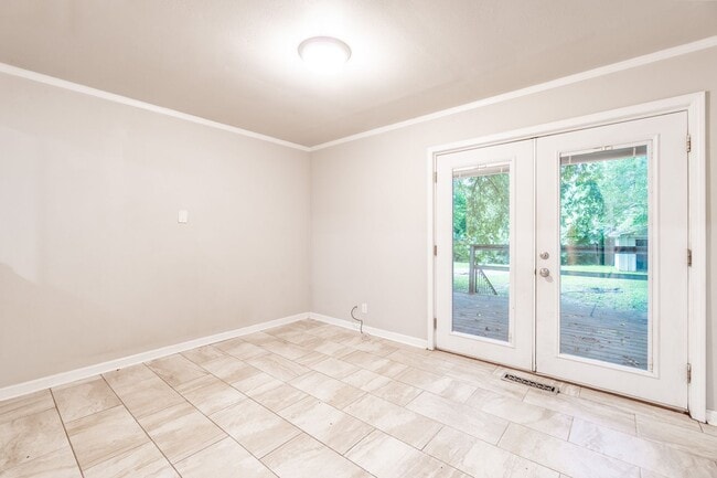 Building Photo - Cozy Comfort in a Great Location: Spacious...