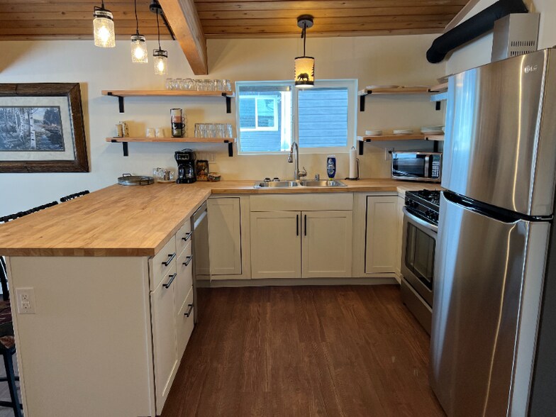 Building Photo - 2301 Lincoln Ave