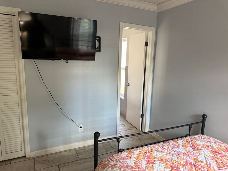 Building Photo - 914 W Cimmeron Dr