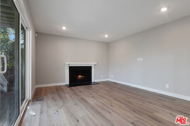 Building Photo - 23937 Jensen Dr