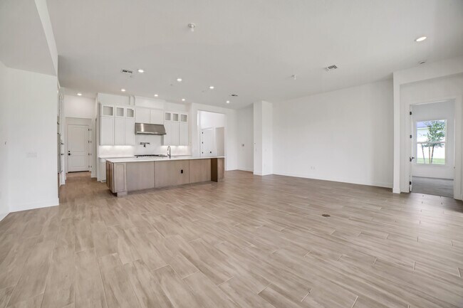 Building Photo - 20161 SE Bridgewater Dr