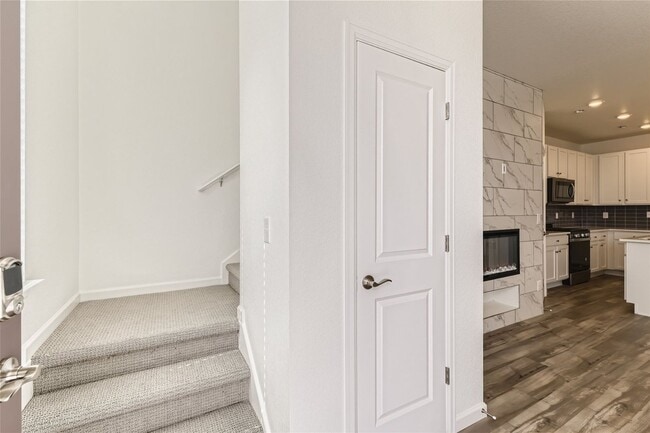 Building Photo - Single Family 3 Bed, 3 Bath Paired-Home in...