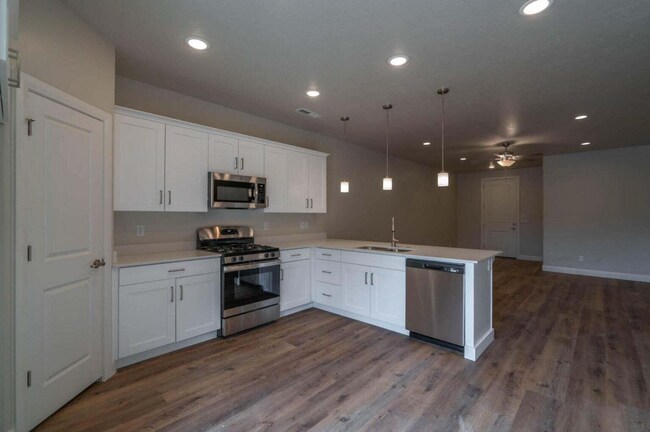 Building Photo - 527 N 550 W