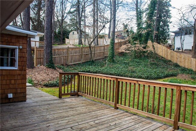 Building Photo - 2310 Poplar Springs Dr NE