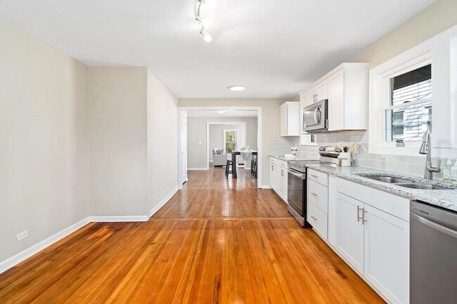 Building Photo - 1033 S Josephine Boyd St