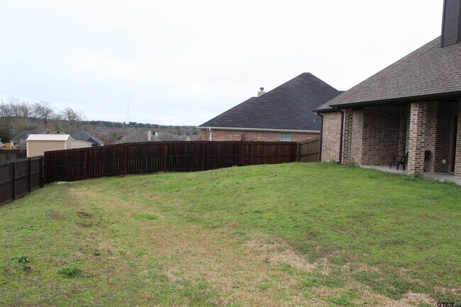 Building Photo - 1811 Spruce Pine Lane