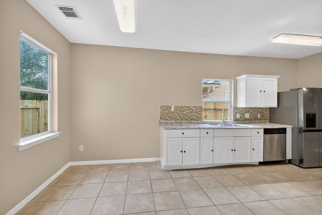 Building Photo - 3215 Sapphire Star Dr