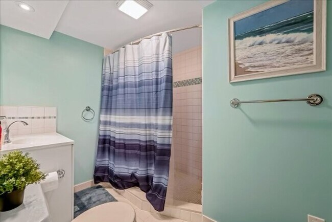 Building Photo - Immaculate 3 bedroom 3 Bathroom