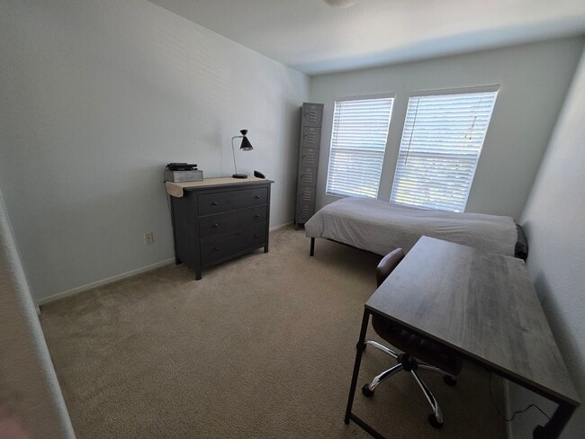 Building Photo - 165 Canyon Creek Way