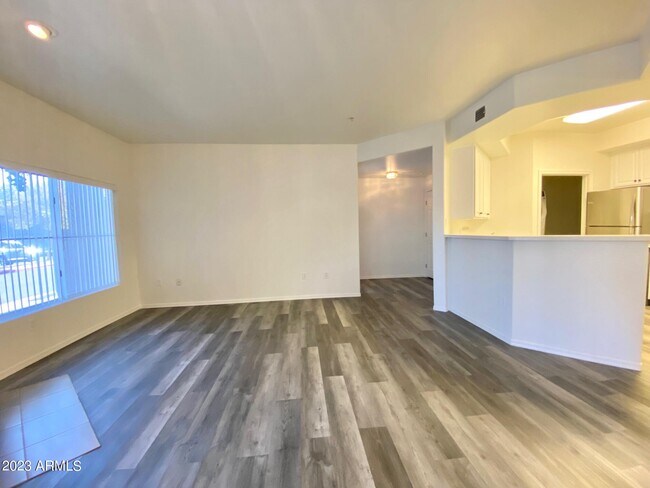 Building Photo - 600 W Grove Pkwy
