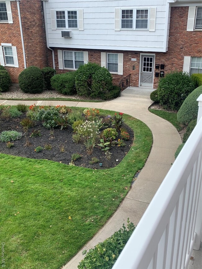 Building Photo - 23 Doxbury Ln