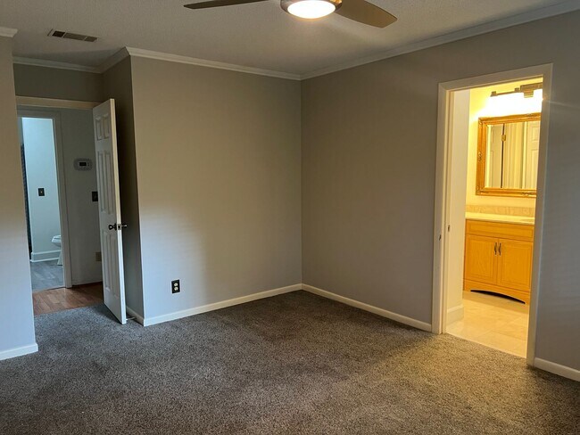 Building Photo - Wonderful One-Level, First Floor Marsh Sid...
