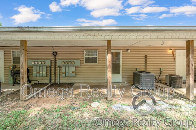 Building Photo - 484 Grey Hill Rd