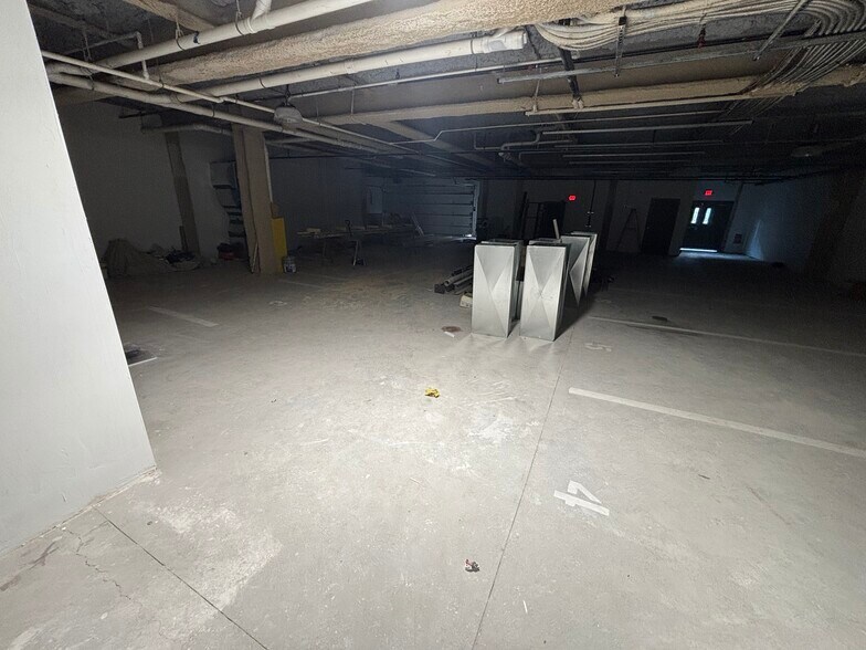 Building Photo - 415 Market St