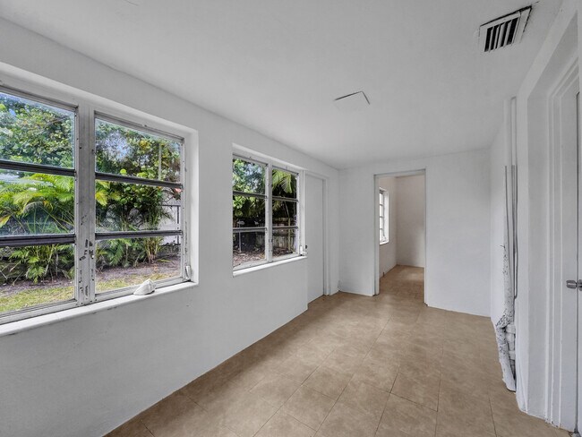 Building Photo - 3226 Oak Ave