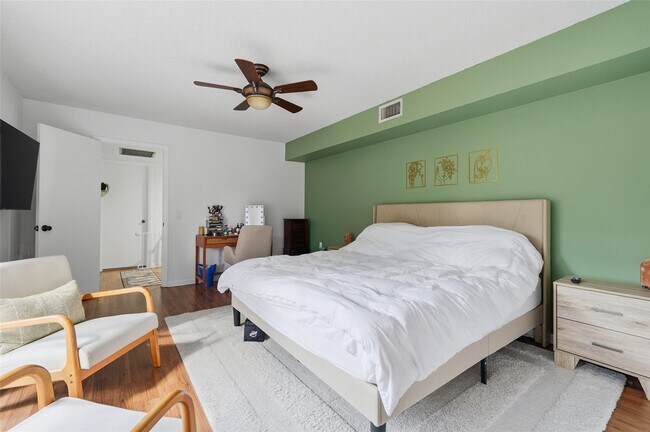 Building Photo - 9142 SW 23rd St