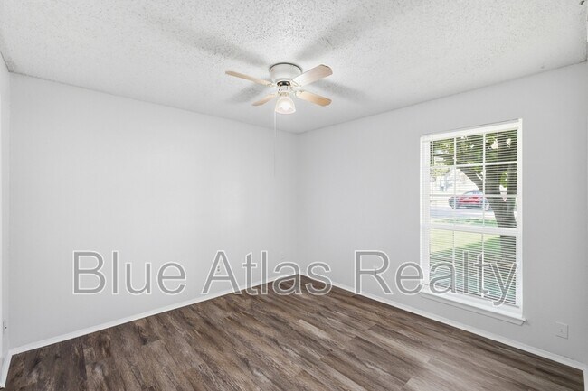 Building Photo - 8030 Cambridge Cir