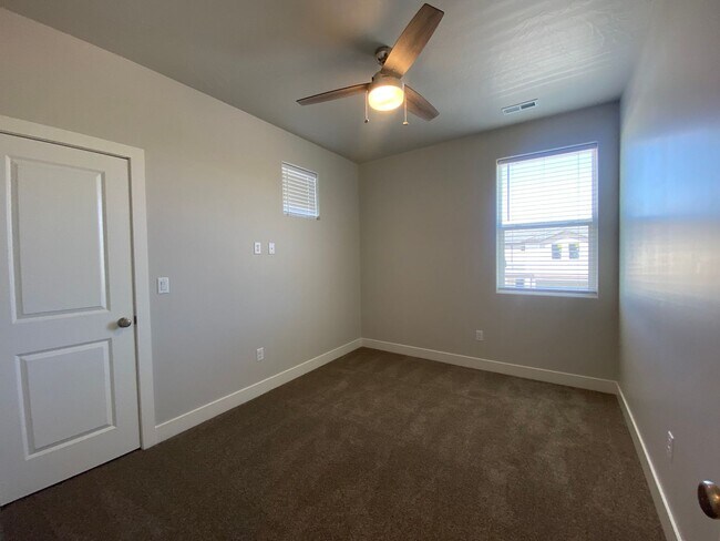 Building Photo - 3 BEDROOM SAND HOLLOW TOWNHOME FOR RENT!
