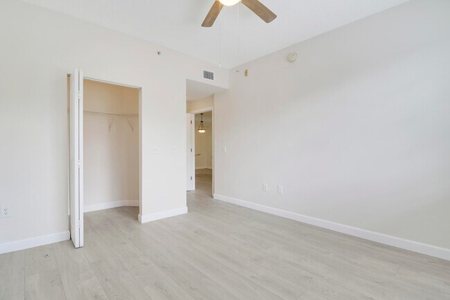 Building Photo - 6305 Myrtlewood Cir W