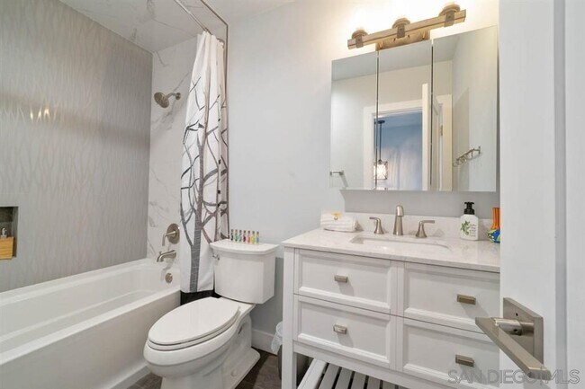Building Photo - 1111 Seacoast Dr