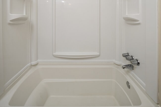 Building Photo - 10596 Twin Rivers Rd