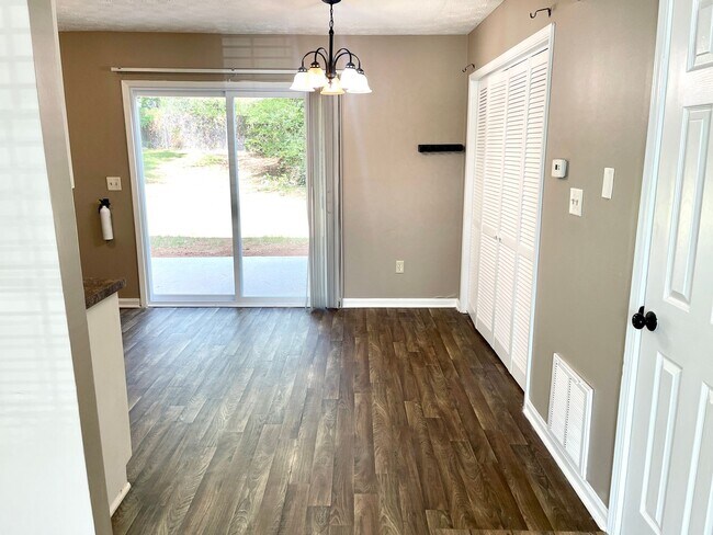 Building Photo - Welcome to this sleek and modern 2 bedroom...