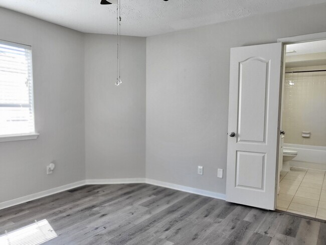 Building Photo - 7415 Hollister Ridge