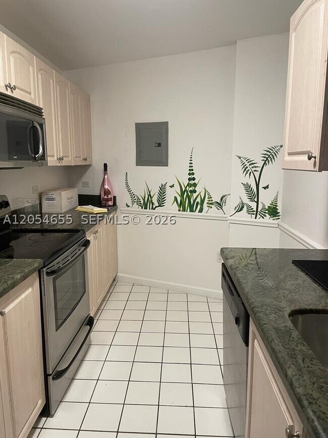 Building Photo - 401 Biscayne Blvd