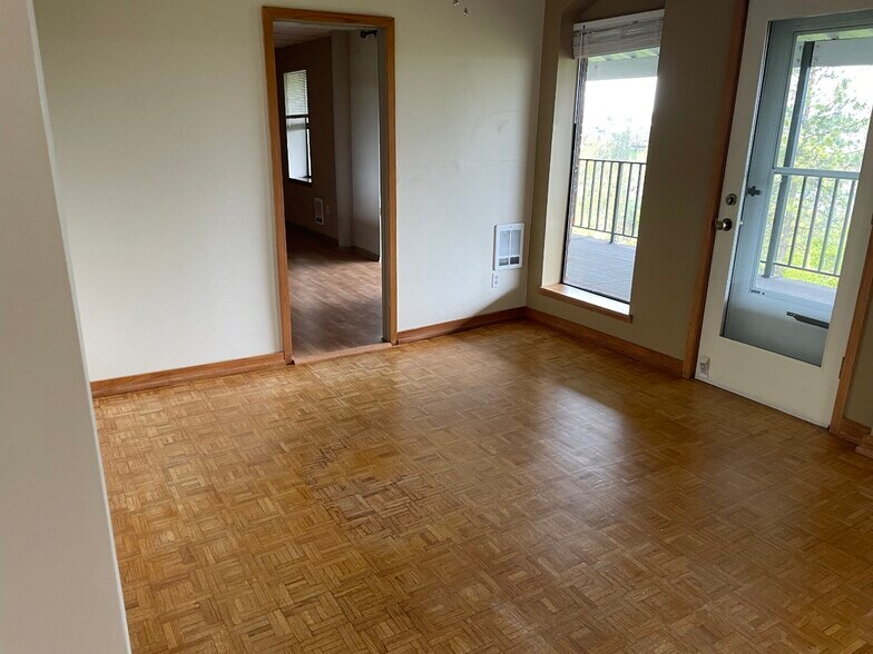 Dining room - 1916 W Riverside Ave