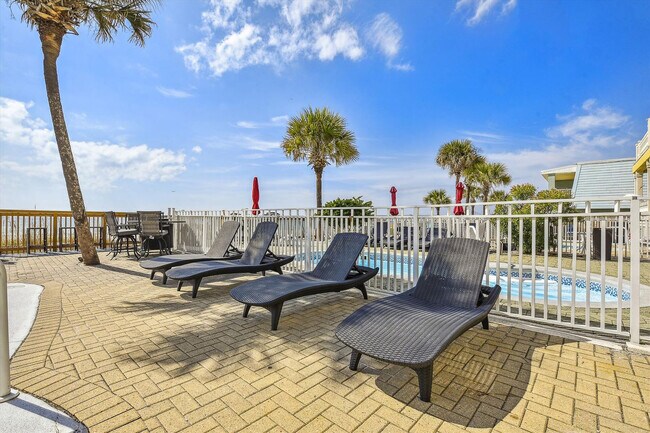 Building Photo - 8013 Surf Dr