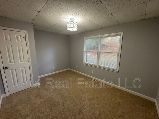 Building Photo - 459 Oak Hill Cir