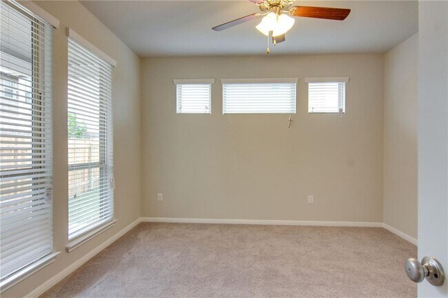 Building Photo - 3240 E Whitestone Blvd