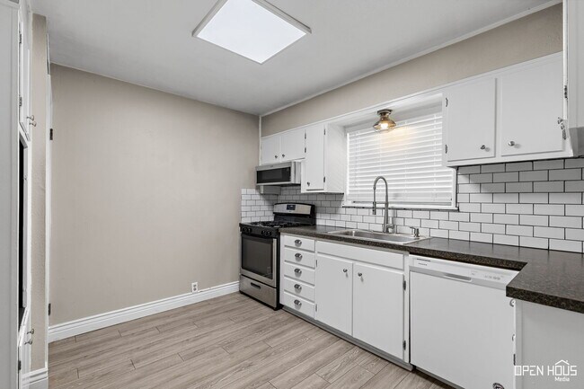 Building Photo - 4615 Hollandale Ave