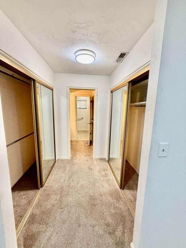 Building Photo - 840 S 400 E