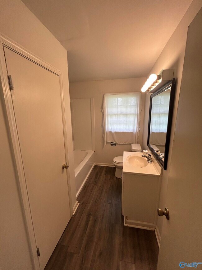 Building Photo - 603 Hal St NW