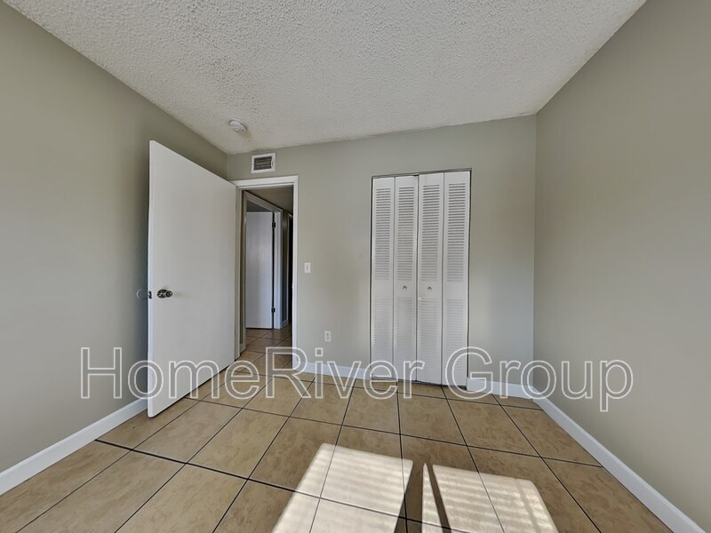 Building Photo - 681 W Rosewood Ln