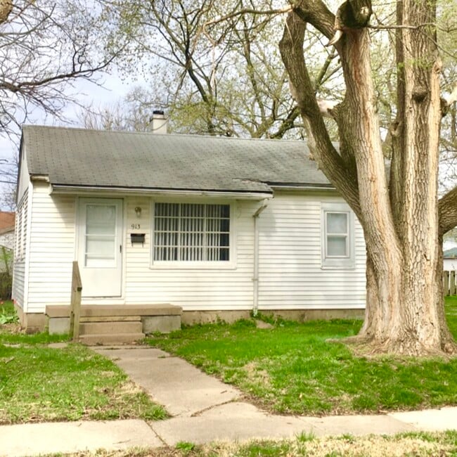 Primary Photo - 913 N Gregory St