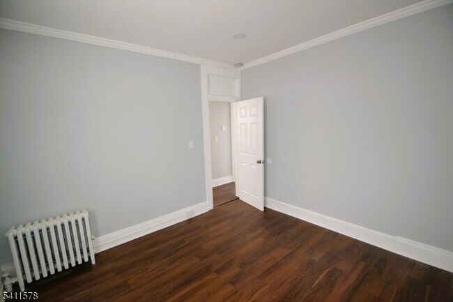 Building Photo - 56 Hobart Pl