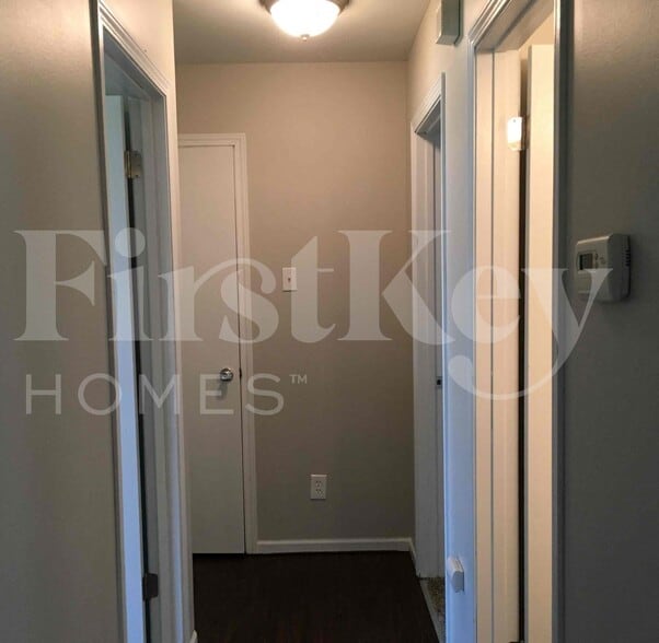 Building Photo - 5 Les Cherbourg Ct