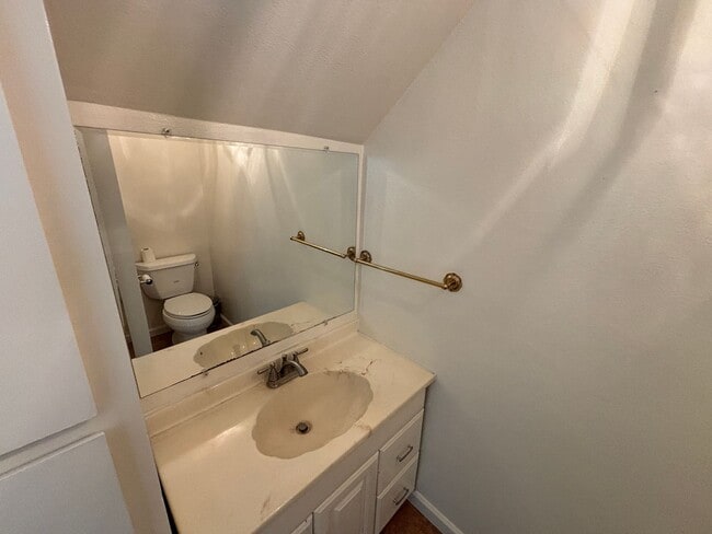 Building Photo - 5164 E Ashlan Ave