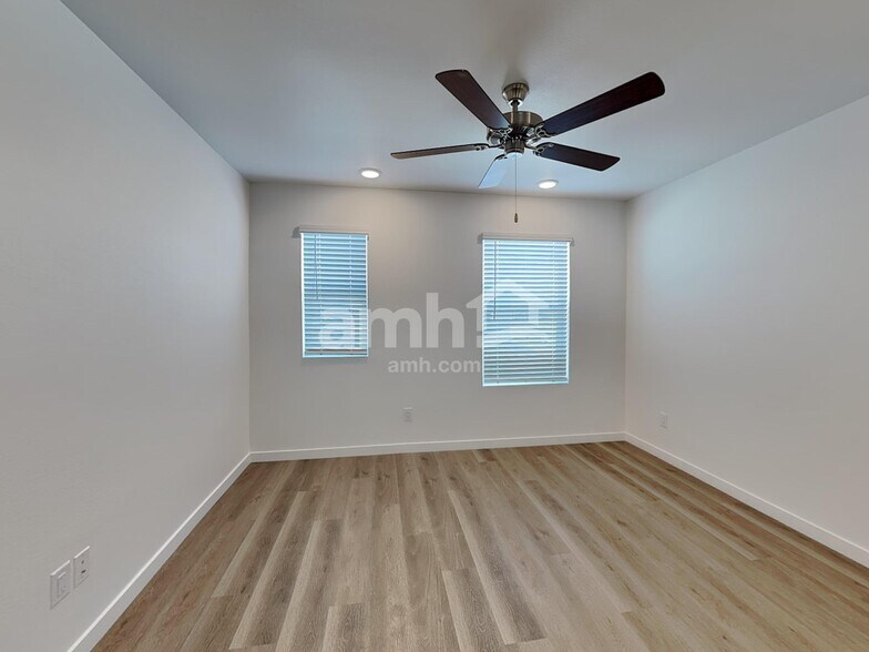 Building Photo - 354 N Addison Way