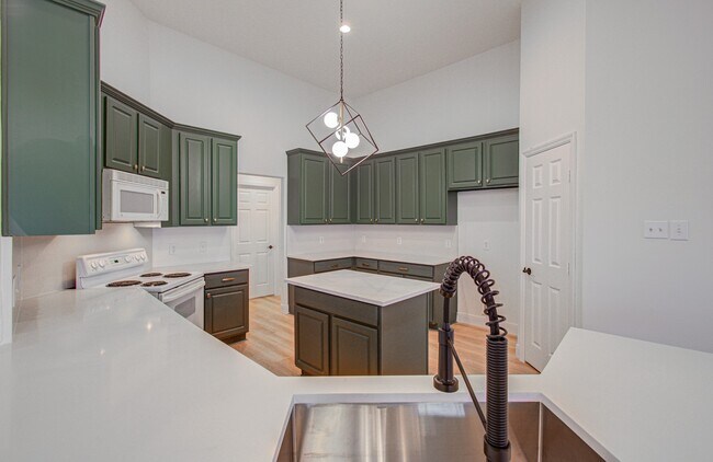 Building Photo - 2311 Meadow Briar Dr