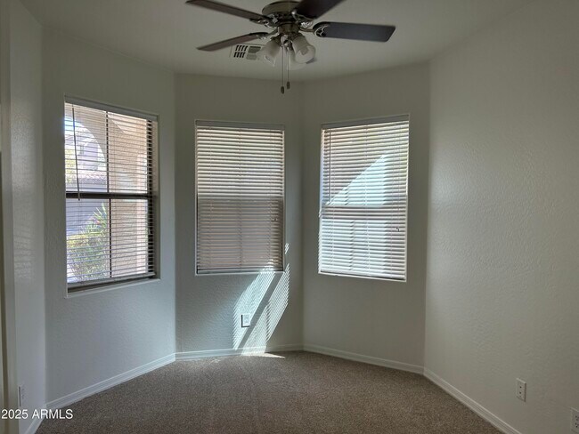 Building Photo - 4403 W Powell Dr