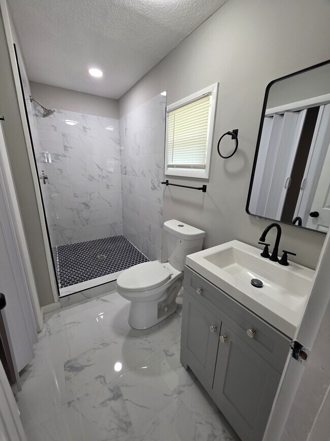 Building Photo - 3371 Ohara Dr S