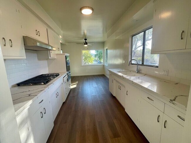 Building Photo - Updated Two Bedroom Home - Available October